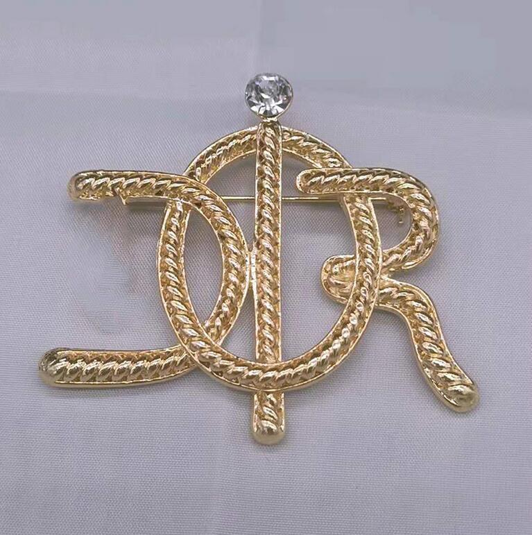 5.8*4.7cm Korean Brand Designer D Letters Brooches Pins High Quality Retro Hemp Flowers Pearl Crystal Rhinestone Ladies Brooch Jewelry Accessories, Gray
5.8*4.7cm Korean Brand Designer D Letters Brooches Pins High Quality Retro Hemp Flowers Pearl Crystal Rhinestone Ladies Brooch Jewelry Accessories, Gray