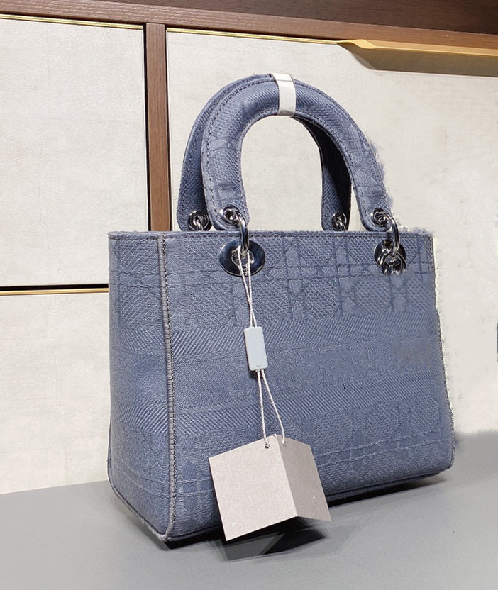 2022 Designer Luxury Handbags Purses Women Shoulder bag Genuine Leather with Fabric Cross-Body Saddle Handbag
2022 Designer Luxury Handbags Purses Women Shoulder bag Genuine Leather with Fabric Cross-Body Saddle Handbag