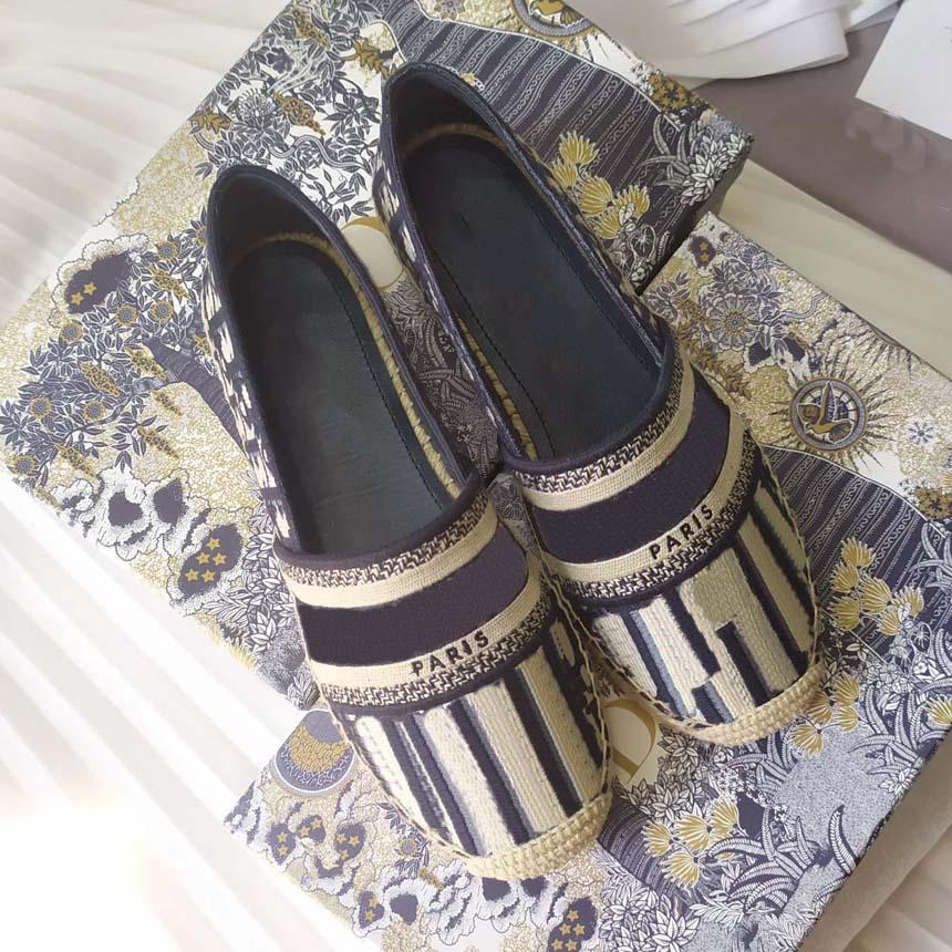 2021 woman casual shoe Designers White Canvas flower plimsolls fisherman Shoes oblique Patchwork Knitting flowers Women granville Espadrilles With box 12, #23
2021 woman casual shoe Designers White Canvas flower plimsolls fisherman Shoes oblique Patchwork Knitting flowers Women granville Espadrilles With box 12, #23