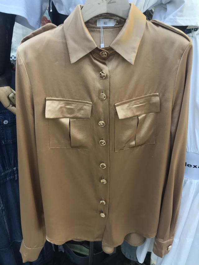 Acetic acid Satin shirt long sleeve female 2021 spring new high end French niche top foreign style shirt, Tan;black
Acetic acid Satin shirt long sleeve female 2021 spring new high end French niche top foreign style shirt, Tan;black