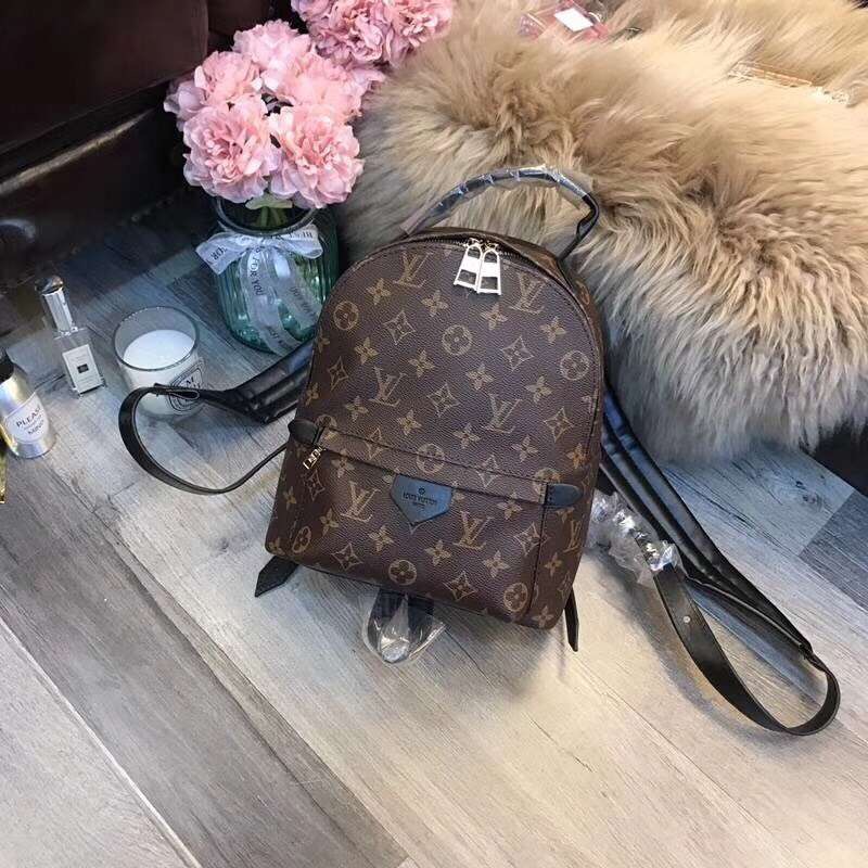 01 LV LOUIS MONOGRAM BACKPACK BIG Shoulder Bags Women Leather Handbags MICHAEL Messenger Bags Tote Purse M41562 VITTON, Red;black
01 LV LOUIS MONOGRAM BACKPACK BIG Shoulder Bags Women Leather Handbags MICHAEL Messenger Bags Tote Purse M41562 VITTON, Red;black