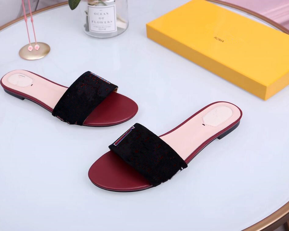 Brand Design Women Slipper Fashion Big Gold Chain Sandals Shoes Round Toe Slip On Mules Flat Heel Casual Slides Flip F, 02
Brand Design Women Slipper Fashion Big Gold Chain Sandals Shoes Round Toe Slip On Mules Flat Heel Casual Slides Flip F, 02