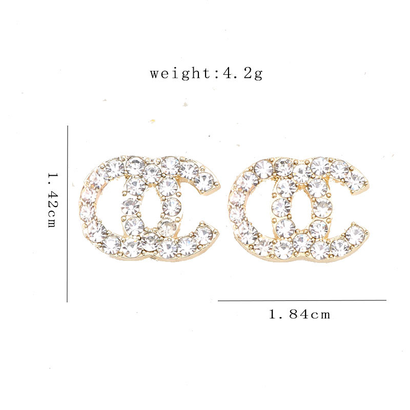 Simple 18K Gold Plated 925 Silver Luxury Brand Designer Letters Stud Earrings Geometric Luxury Women Round Crystal Rhinestone Pearl Earring Wedding Party Jewerlry
Simple 18K Gold Plated 925 Silver Luxury Brand Designer Letters Stud Earrings Geometric Luxury Women Round Crystal Rhinestone Pearl Earring Wedding Party Jewerlry