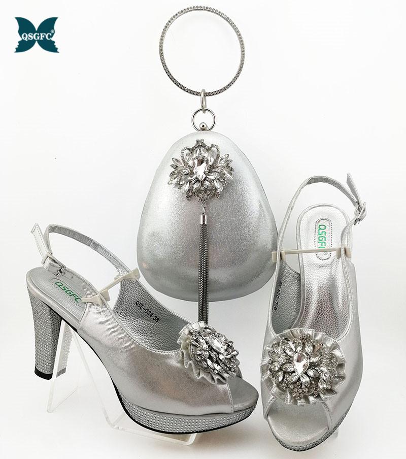 Selling Italian Design Nigerian Fashion Party Wedding Women Shoes And Bag Set Decorated With Rhinestone In Silver Color Dress, Black
Selling Italian Design Nigerian Fashion Party Wedding Women Shoes And Bag Set Decorated With Rhinestone In Silver Color Dress, Black