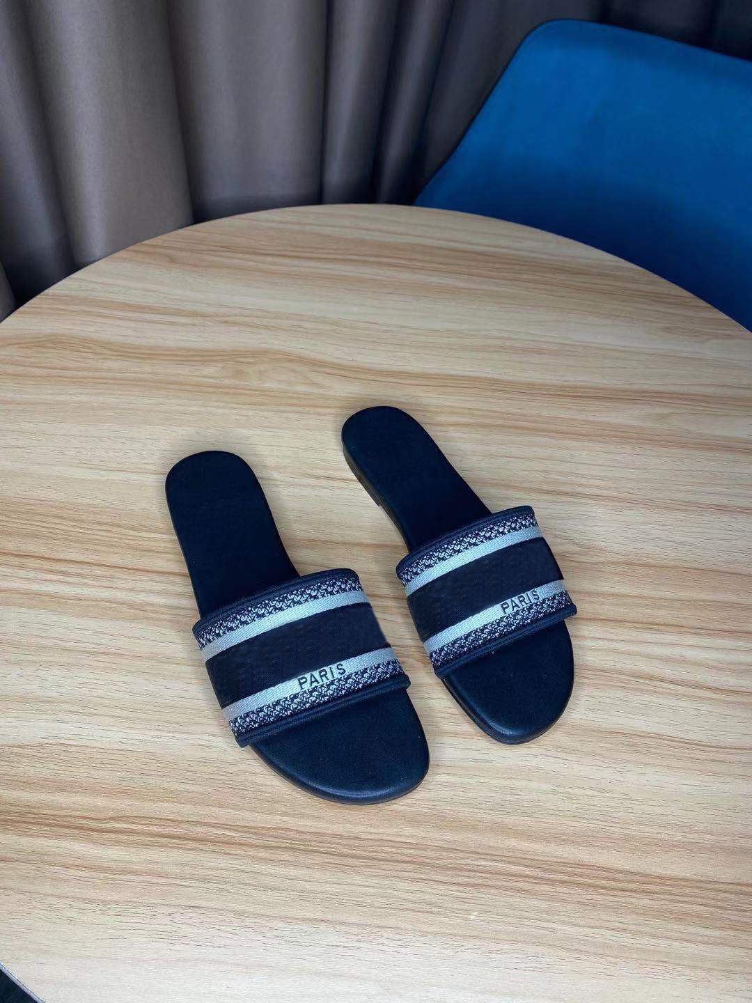 2021 Designer women sandals ladies luxury genuine leather H slippers flat shoe Oran sandal party wedding shoes with box size 35-41, Black
2021 Designer women sandals ladies luxury genuine leather H slippers flat shoe Oran sandal party wedding shoes with box size 35-41, Black