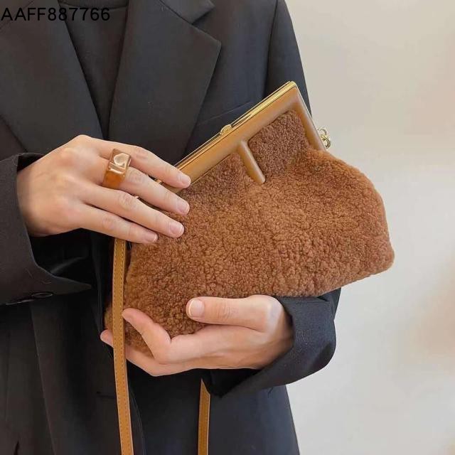 2021 Handbags Women Designer Luxurys Fend First Series Metal Wrapped Dinner Handbag Single Shoulder Messenger Bag Tqq6
2021 Handbags Women Designer Luxurys Fend First Series Metal Wrapped Dinner Handbag Single Shoulder Messenger Bag Tqq6