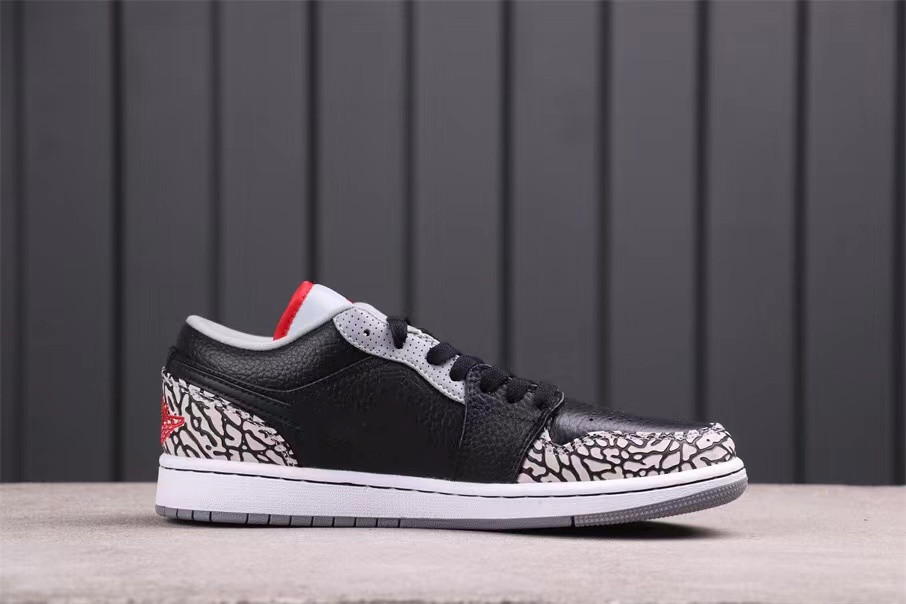 2021 Release 1 Phat Low OG Basketball Shoes Mens Jumpman 1s Black Varsity Red White Cement Gray Designer Sports Sneakers Size US5.5-12
2021 Release 1 Phat Low OG Basketball Shoes Mens Jumpman 1s Black Varsity Red White Cement Gray Designer Sports Sneakers Size US5.5-12