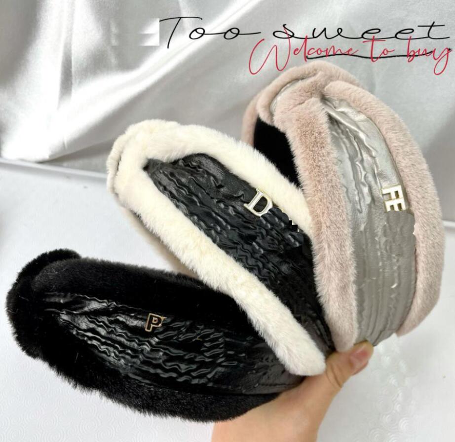 Brand Designer Letter Printing Headband Wide-brimmed Cashmere Hairbands HairHoop Fashion Womens High Quality Genuine Leather Knotted Headwear Hair Accessories
Brand Designer Letter Printing Headband Wide-brimmed Cashmere Hairbands HairHoop Fashion Womens High Quality Genuine Leather Knotted Headwear Hair Accessories