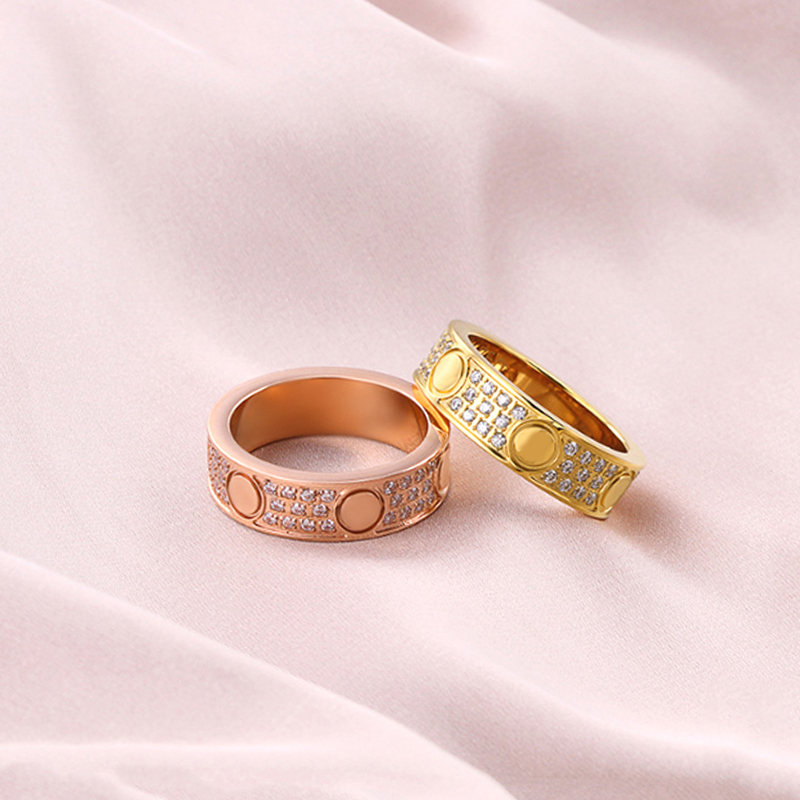 With Bag Love Screw Ring Classic Luxury Designer Jewelry for Women Men Rings Stainless steel Rose Gold Silver Woman Fashion Gift Wholesale
With Bag Love Screw Ring Classic Luxury Designer Jewelry for Women Men Rings Stainless steel Rose Gold Silver Woman Fashion Gift Wholesale