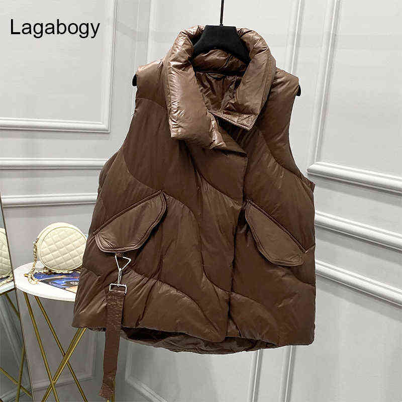 Lagabogy Winter Oversize White Duck Down Vest Women Coats Female Big Pocket Waistcoat Autumn Puffer Jacket Loose Parkas 211120