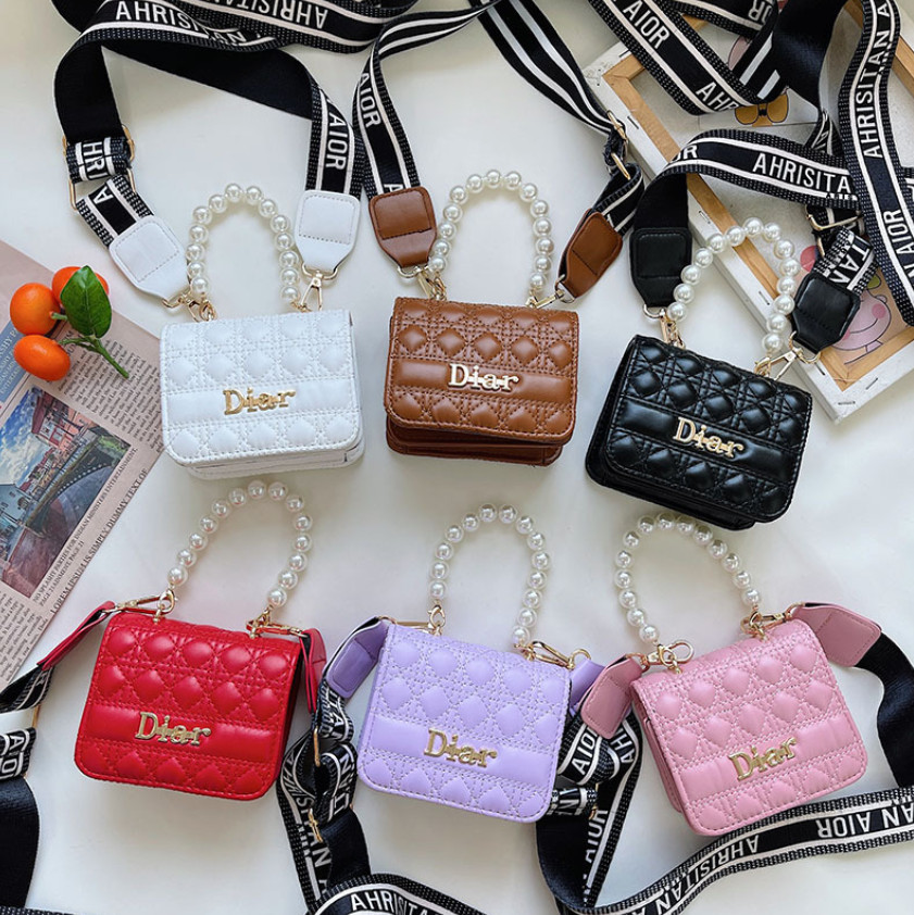 luxury children letter quilted handbags girls pearl chain messenger bags kids pu leather square one-shoulder bag women mini purse a7764, Black
luxury children letter quilted handbags girls pearl chain messenger bags kids pu leather square one-shoulder bag women mini purse a7764, Black
