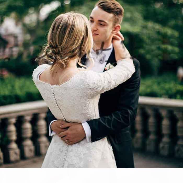 Vintage Country Style A Line Wedding Dress Bridal Gowns 3/4 Sleeves Scoop Neck Lace Applique Covered Buttons Tulle Sweep Train Formal Dresses vestido 