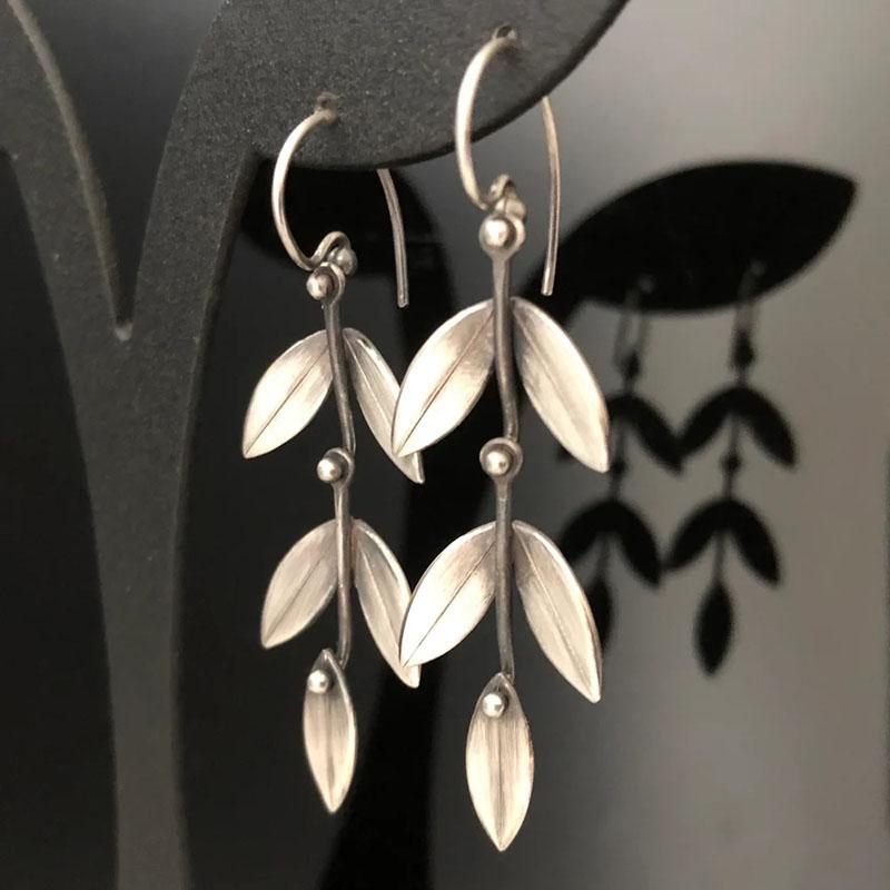 Earrings & Necklace Bohemian Ancient Silver Color Leaf Pendant Jewelry Set Ladies Black Long Strip Bead Accessories Elegant Simple
Earrings & Necklace Bohemian Ancient Silver Color Leaf Pendant Jewelry Set Ladies Black Long Strip Bead Accessories Elegant Simple