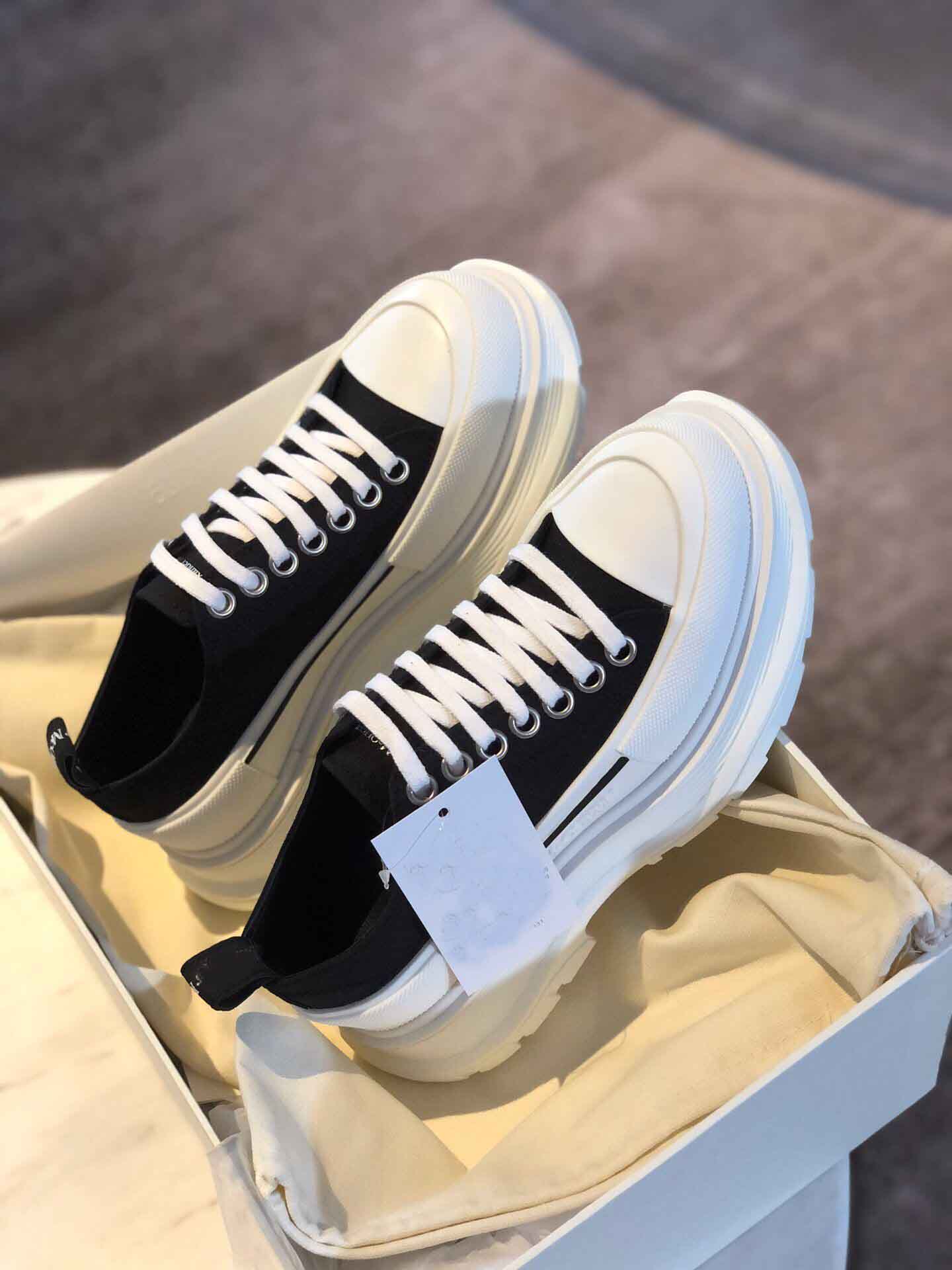 Low-top Deck Tread Slick Canvas Leather Sneakers Shoes Lace-up Rubber Soles Women Platform Casual Walking Luxury Wholesale Trainers
Low-top Deck Tread Slick Canvas Leather Sneakers Shoes Lace-up Rubber Soles Women Platform Casual Walking Luxury Wholesale Trainers