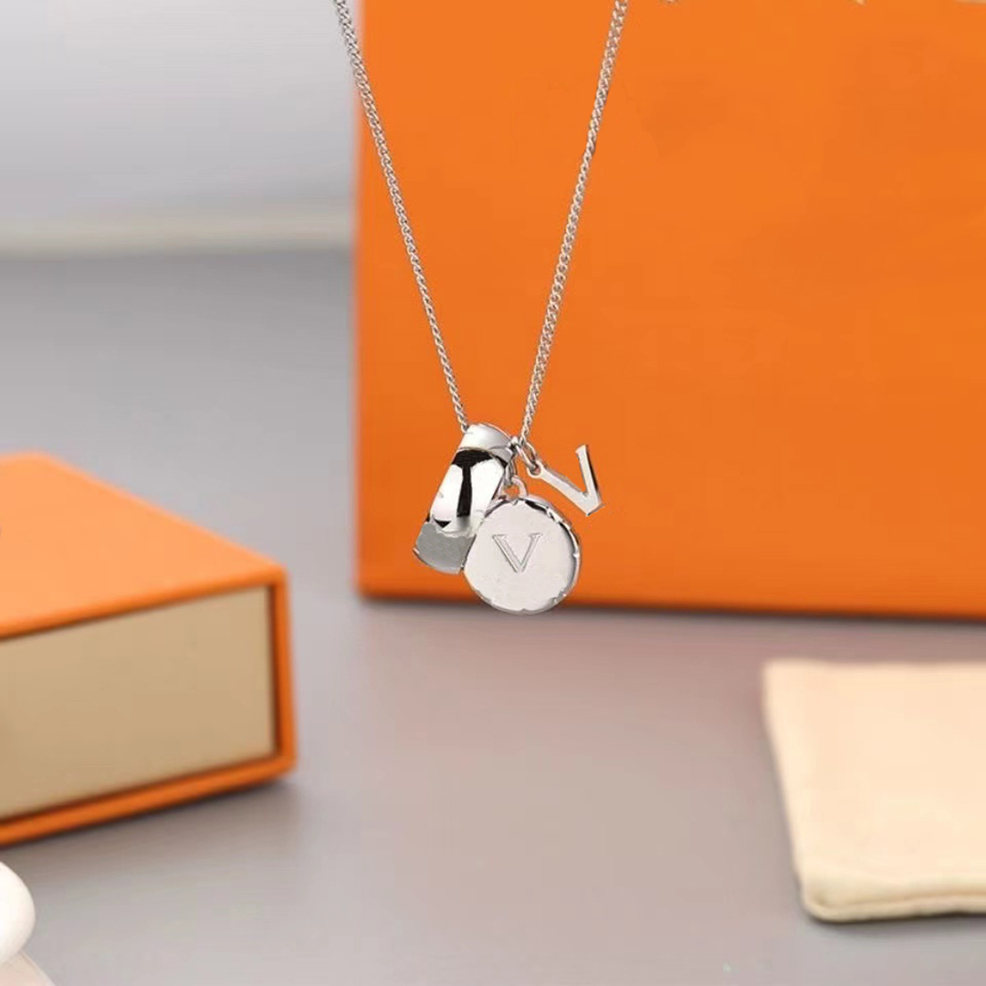 Letter Desingers Luxurys Pendant Necklace Luxury Design Removable Necklace Gift Classic Womens Mens Fashion Designer Jewelry with ring good nice
Letter Desingers Luxurys Pendant Necklace Luxury Design Removable Necklace Gift Classic Womens Mens Fashion Designer Jewelry with ring good nice