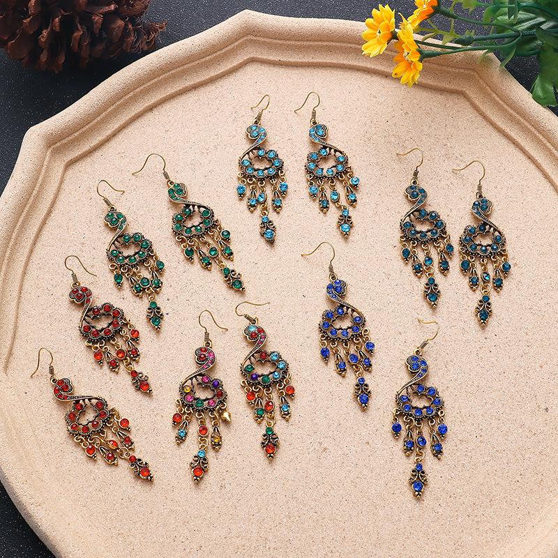 ethnic style metal cloud dangle earrings hollow out crystal long pattern ear hook european women geometric tassel chain stud earring jewelry, Silver
ethnic style metal cloud dangle earrings hollow out crystal long pattern ear hook european women geometric tassel chain stud earring jewelry, Silver