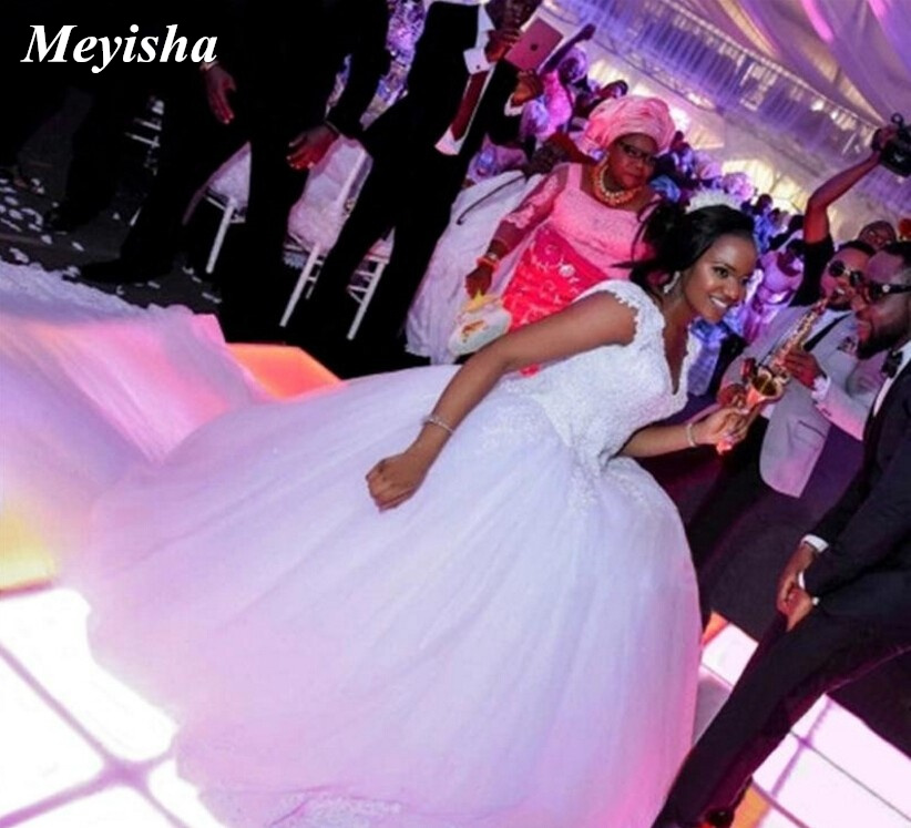 ZJ9064 White Ball Gown Wedding Dresses cap sleeve beading Gorgeous Lace V-Neck royal Train Plus Size Bridal Gowns Robe De Mariage