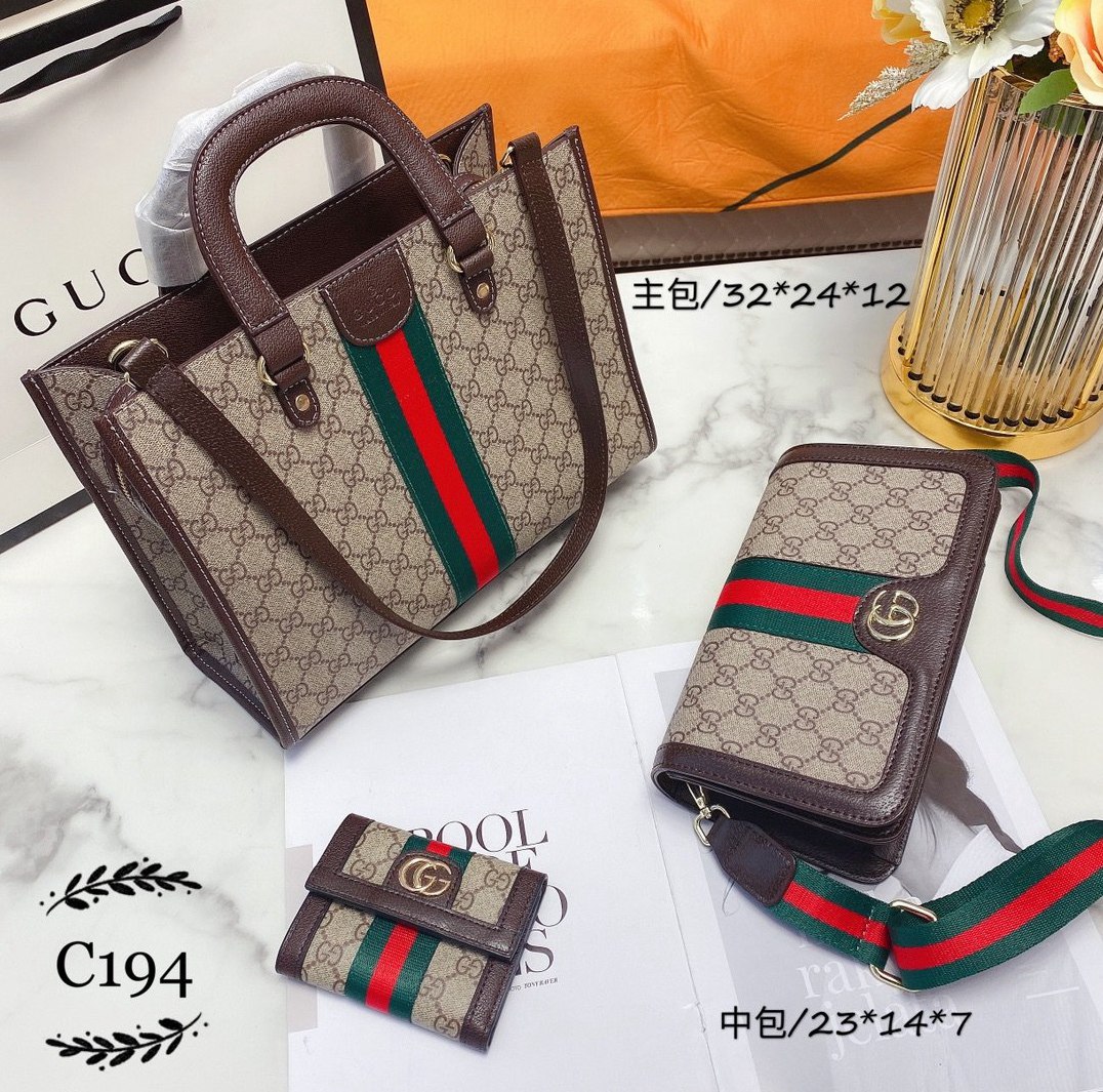 The Designers 2021 Soft Leather Women Handbag Luxurys Brang Logo Bag Capacity Tote Bags Fashion Makeup -L4217, Red;black 
The Designers 2021 Soft Leather Women Handbag Luxurys Brang Logo Bag Capacity Tote Bags Fashion Makeup -L4217, Red;black