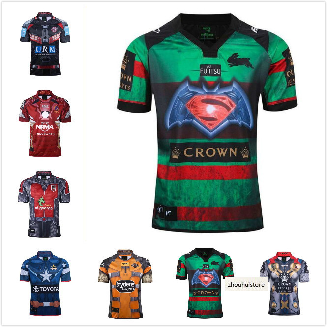 NORTH QUEENSLAND COWBOYS rugby JERSEY MANLY SEA EAGLES MELBOURNE STORM WESTS TIGERS SOUTH SYDNEY RABBITOHS BRISBANE BRONCOS Size: S-3XL, Black;gray
NORTH QUEENSLAND COWBOYS rugby JERSEY MANLY SEA EAGLES MELBOURNE STORM WESTS TIGERS SOUTH SYDNEY RABBITOHS BRISBANE BRONCOS Size: S-3XL, Black;gray