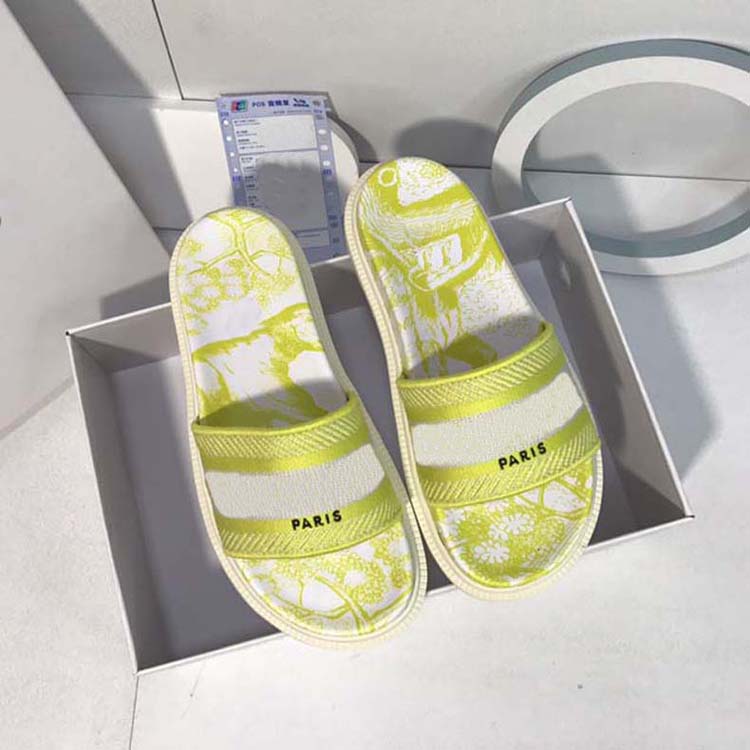 Slides Designer slipper Sandals for Women shoes Suitable spring summer autumn and winter it is a stylish beautiful and luxurious lazy slippers with very good comfort, #6
Slides Designer slipper Sandals for Women shoes Suitable spring summer autumn and winter it is a stylish beautiful and luxurious lazy slippers with very good comfort, #6