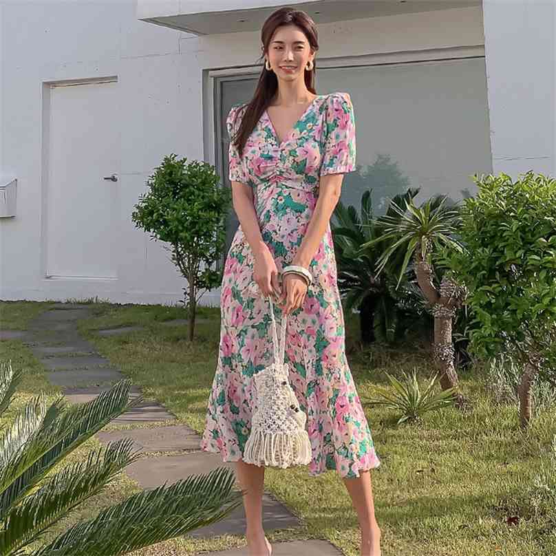 floral midi Dresses for women Summer wear Korea Short Sleeve v-neck chiffon elegant print Sexy ladies causal Long dress 210602, Design and color
floral midi Dresses for women Summer wear Korea Short Sleeve v-neck chiffon elegant print Sexy ladies causal Long dress 210602, Design and color