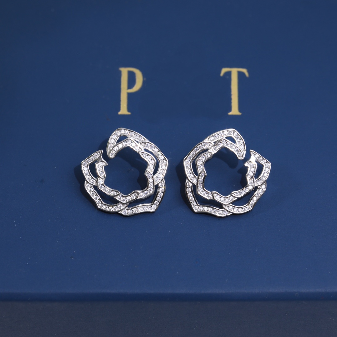 ROSE series earrings PIAGE official reproductions Top quality 18K gold plated sterling silver Luxury jewelry hot brand earrings ladies exquisite gift, Golden;silver
ROSE series earrings PIAGE official reproductions Top quality 18K gold plated sterling silver Luxury jewelry hot brand earrings ladies exquisite gift, Golden;silver