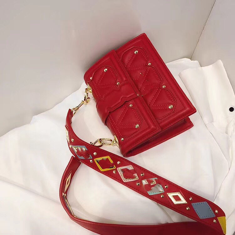 Valentino
Luxurys Designers Bags 2021 high-quality handbags imitation counter brand handbags shoulder bag messenger bag8A
Valentino
Luxurys Designers Bags 2021 high-quality handbags imitation counter brand handbags shoulder bag messenger bag8A