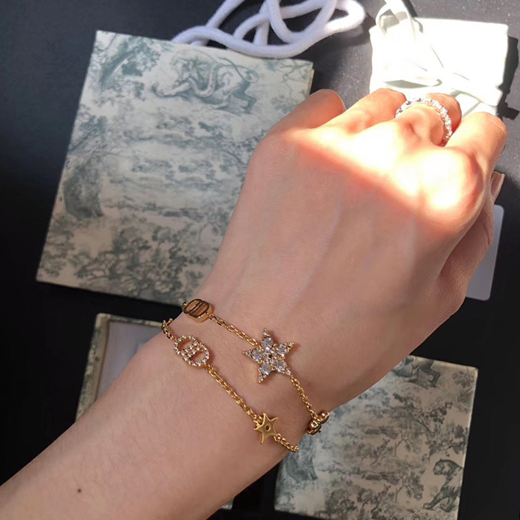 2021 Seiko High version two-piece bracelets five-pointed star women's gold letter water brick bracelet, Golden;silver
2021 Seiko High version two-piece bracelets five-pointed star women's gold letter water brick bracelet, Golden;silver