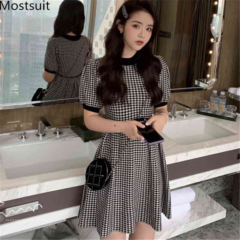 Spring Houndstooth Knitted Mini Dress Women Short Sleeve O-neck Vintage Korean Pleated Dresses Fashion Elegant Vestidos 210518
Spring Houndstooth Knitted Mini Dress Women Short Sleeve O-neck Vintage Korean Pleated Dresses Fashion Elegant Vestidos 210518