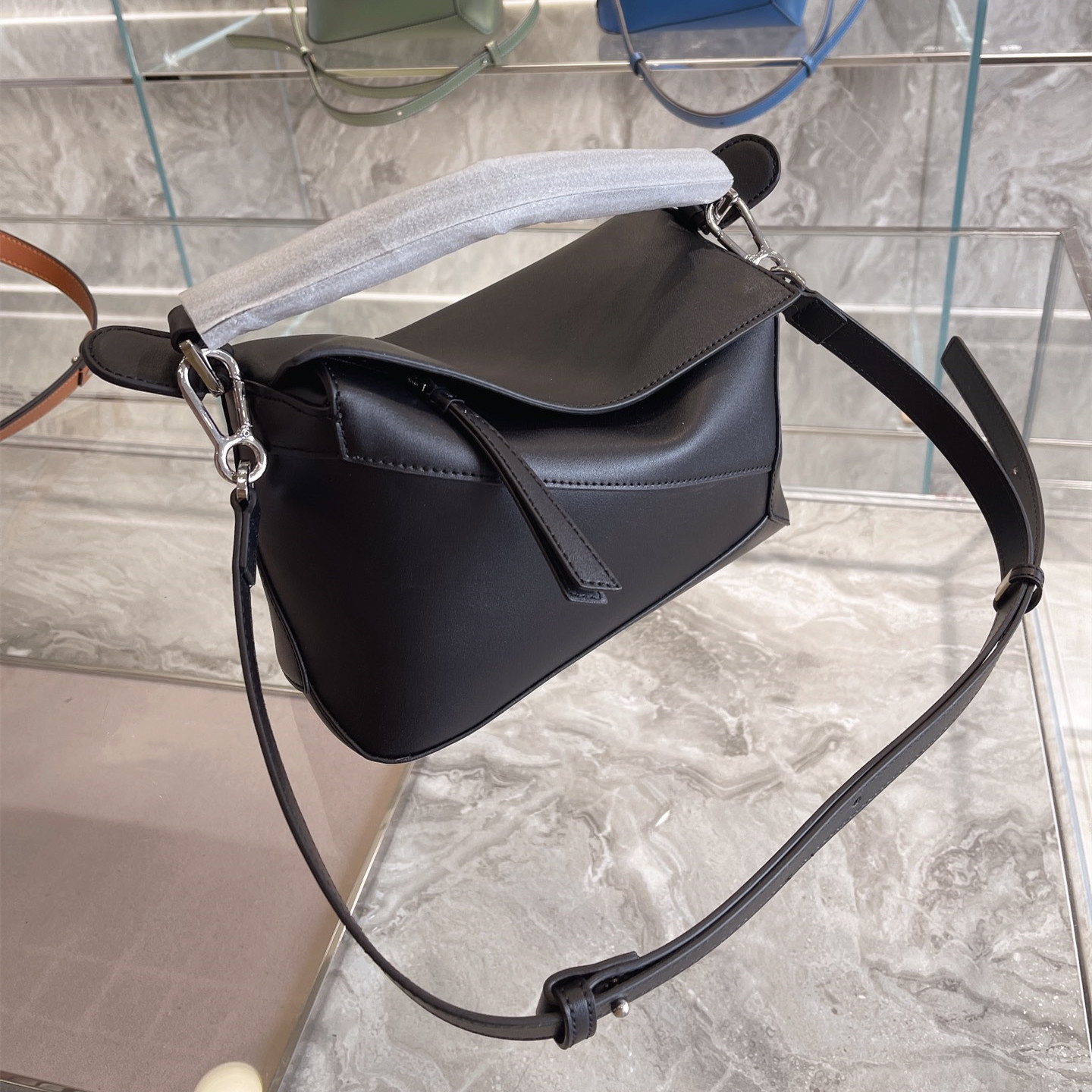 Ladies black calfskin caviar classic Diamond quilted bag chains double flap medium Genuine Leather crossbody shoulder bags online celebrity attractive, Customize
Ladies black calfskin caviar classic Diamond quilted bag chains double flap medium Genuine Leather crossbody shoulder bags online celebrity attractive, Customize