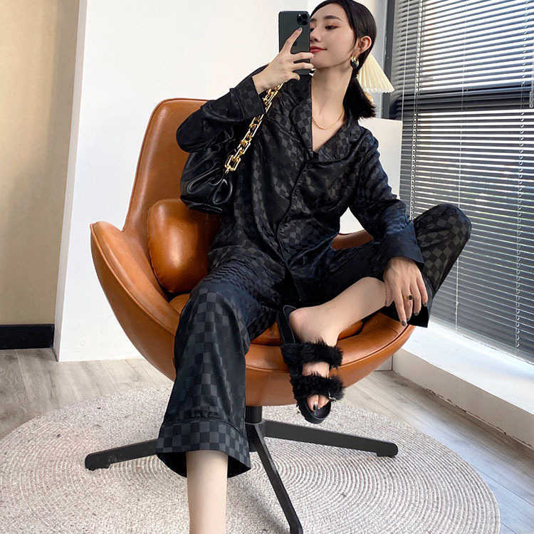 Spring and Autumn Ice Silk Pyjamas Ins Black White Silk Home Clothes Can Wear Outside ,Fashion Pajama Set Women 211007