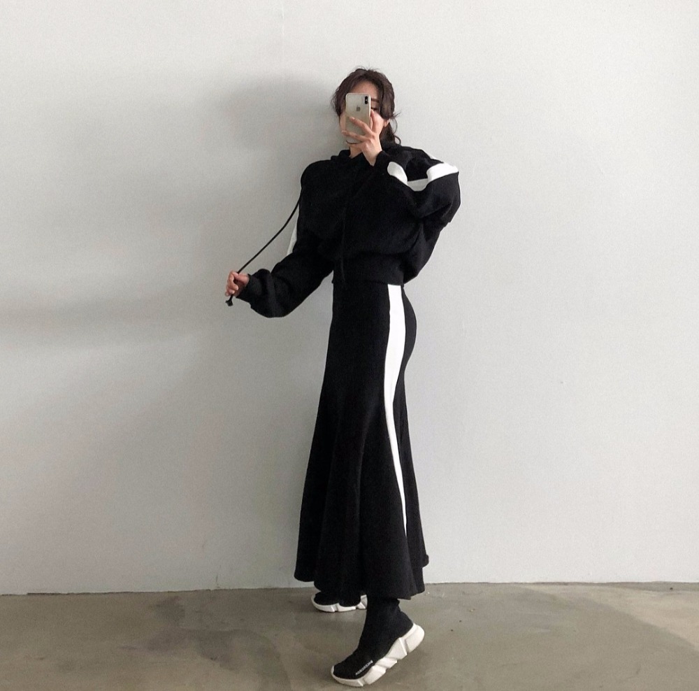 Autumn And Winter Women's Hooded Sport Lantern Sleeve Sweatshirt Tops+Long Mermaid Two-piece Female Skirt Set 210519