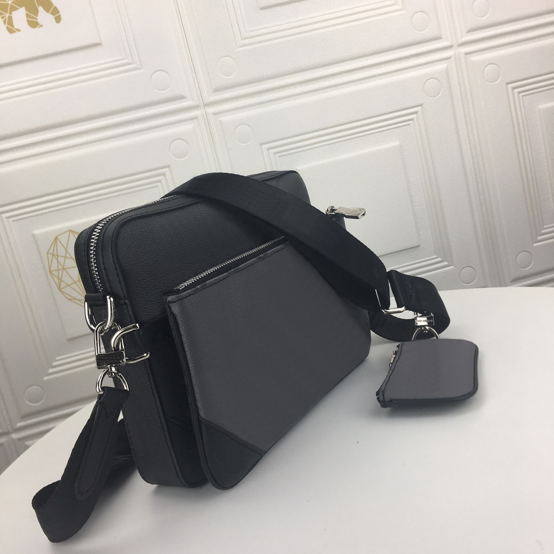 Men's Luxurys Designers Bags men three piece satchel 5320 Messenger small postman bag slanting suitable for the fashionable choice of daily life, Big black plaid
Men's Luxurys Designers Bags men three piece satchel 5320 Messenger small postman bag slanting suitable for the fashionable choice of daily life, Big black plaid