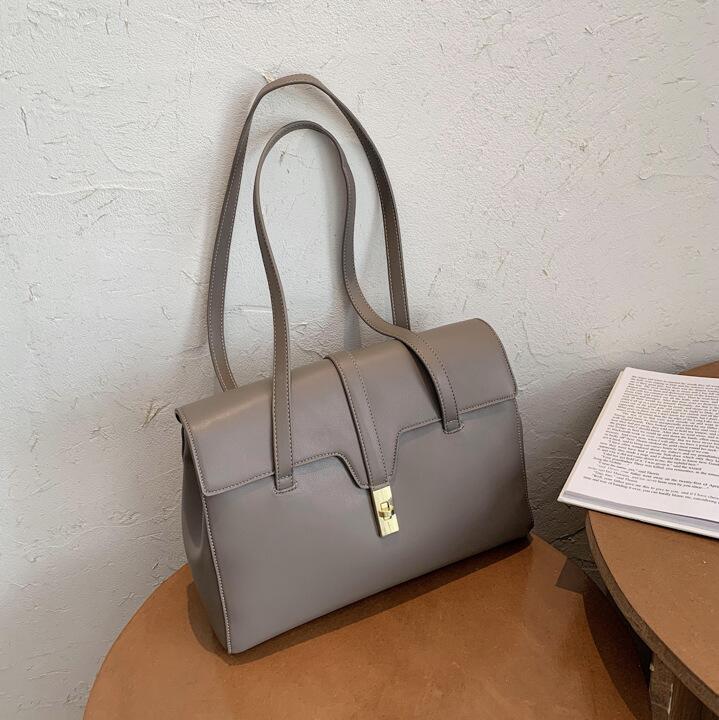 Factory wholesale women bag simple buckle large womens shoulder handbag elegant atmosphere leather shoulders bags flip leathers fashion handbags, Brown
Factory wholesale women bag simple buckle large womens shoulder handbag elegant atmosphere leather shoulders bags flip leathers fashion handbags, Brown