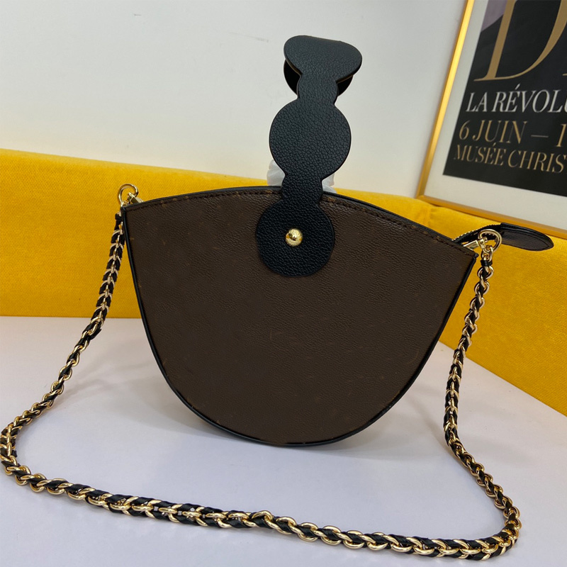 Handbag Women Luxurys Designers Bag 2021 Shoulder Bags Saddle Genuine Leather Small Fashion Cross Body With Flower Handle And Crochet Strap, No bags;make up the difference
Handbag Women Luxurys Designers Bag 2021 Shoulder Bags Saddle Genuine Leather Small Fashion Cross Body With Flower Handle And Crochet Strap, No bags;make up the difference