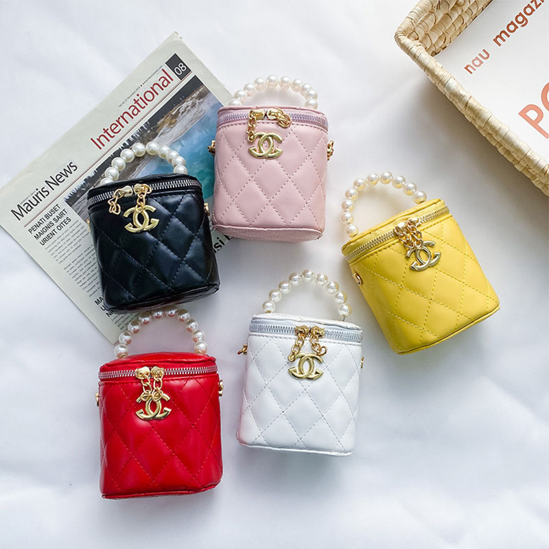 Children princess handbag 2021 Baby girls Pearl Bucket bag Kid letter Chain Messenger bags fashion Change purse single bag B048, Black
Children princess handbag 2021 Baby girls Pearl Bucket bag Kid letter Chain Messenger bags fashion Change purse single bag B048, Black