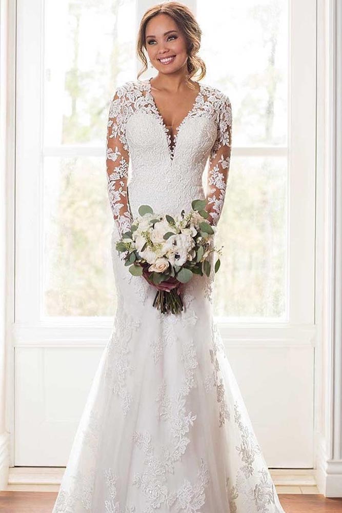 Graceful Long Sleeve Lace Mermaid Wedding Dresses Appliques V Neck Ivory Bridal Gowns Sweep Train Back Zipper Spring Country bride Wedding Dress 2022