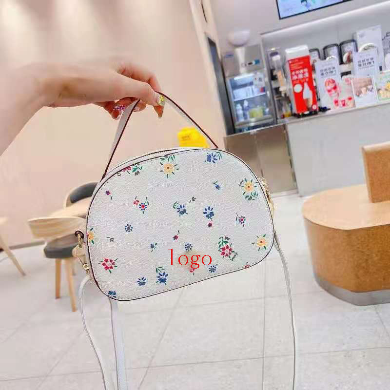 Luxury design handbag 2021 new C family chain single shoulder cross arm portable double mouth flower women's bag, White flowers
Luxury design handbag 2021 new C family chain single shoulder cross arm portable double mouth flower women's bag, White flowers