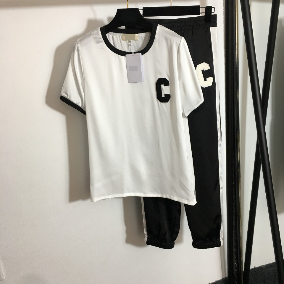 628 2021 Milan Style Spring Summer Brand Same Style Two Pieces Sets Black Pink Blue Letter Long Pants Empire Short Sleeve High Quality Womens Clothes faluolanmeiyi
628 2021 Milan Style Spring Summer Brand Same Style Two Pieces Sets Black Pink Blue Letter Long Pants Empire Short Sleeve High Quality Womens Clothes faluolanmeiyi