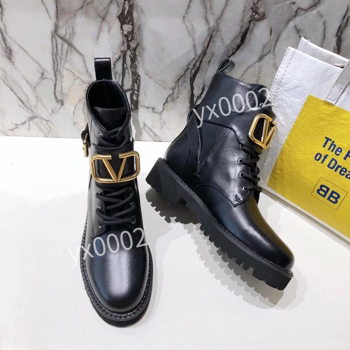 2021 boots Women High Quality Genuine Leather V Metal Buckle Martin boot Motorcycle boots Outdoor Thick Bottom Shoes, 01
2021 boots Women High Quality Genuine Leather V Metal Buckle Martin boot Motorcycle boots Outdoor Thick Bottom Shoes, 01