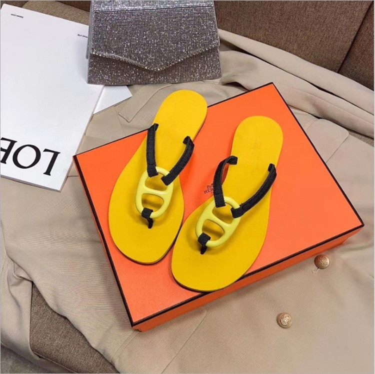 2021 Men Beach slippers Summer fashion flip flops lady Metal Women shoes Flat Ladies slippers Large size 35-42, Black
2021 Men Beach slippers Summer fashion flip flops lady Metal Women shoes Flat Ladies slippers Large size 35-42, Black