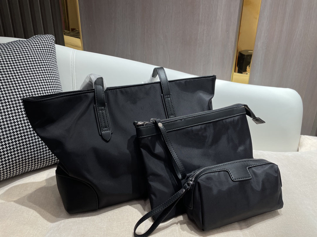 2021 Crazy Sales Fashion Women's Shoulder bags Luxury Totes Designer Comestic Bag Lady Handbags 3 pieces Nylon Lightweight Black Color Free Delivery, Box
2021 Crazy Sales Fashion Women's Shoulder bags Luxury Totes Designer Comestic Bag Lady Handbags 3 pieces Nylon Lightweight Black Color Free Delivery, Box