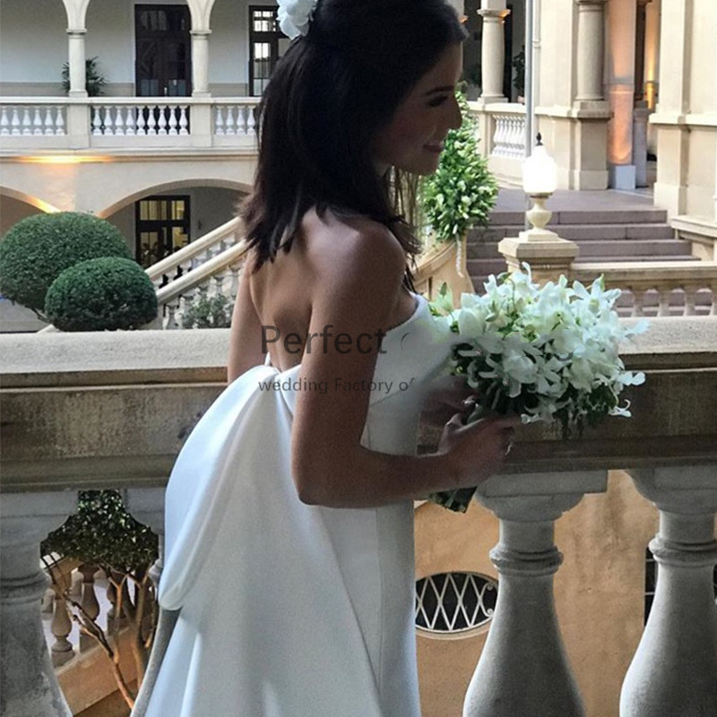 Simple A-line Wedding Dress Strapless Chapel Train Ivory Satin Bridal Gowns Backless Vestido De Noiva Charming Bride Dresses Robe De Mariee 2022