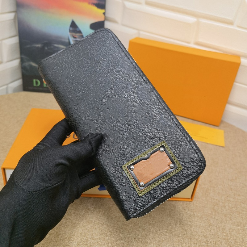 Fashion top quality men and women purse cards luxury leather designer famous brand long chain letter pattern with boxes SIZE 20-10CM M63095
Fashion top quality men and women purse cards luxury leather designer famous brand long chain letter pattern with boxes SIZE 20-10CM M63095