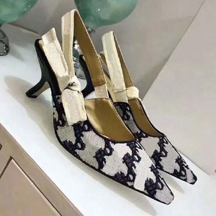 Classic Designer Heels Women Dress Shoes Embroidered ribbons embellished flat bows sandals logo heel Fabric of science and technology Sandal With Box, Black
Classic Designer Heels Women Dress Shoes Embroidered ribbons embellished flat bows sandals logo heel Fabric of science and technology Sandal With Box, Black