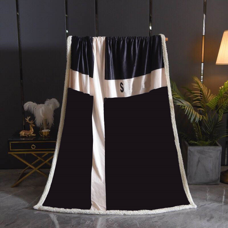 Vintage European Court Blanket Fall Luxurys Designers Sleeping women men Multi-function Fashion High Quality Gift
Vintage European Court Blanket Fall Luxurys Designers Sleeping women men Multi-function Fashion High Quality Gift