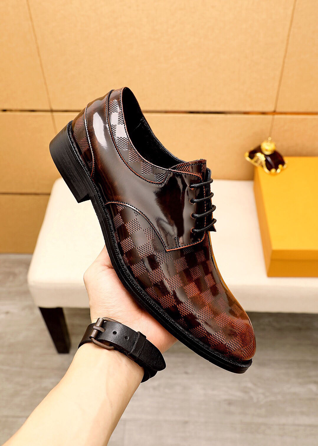 2021 Mens Business Suit Brand Designer Dress Shoes Men Genuine Leather Wedding Fashion Oxfords Comfortable Casual Loafers Size 38-45, Black
2021 Mens Business Suit Brand Designer Dress Shoes Men Genuine Leather Wedding Fashion Oxfords Comfortable Casual Loafers Size 38-45, Black