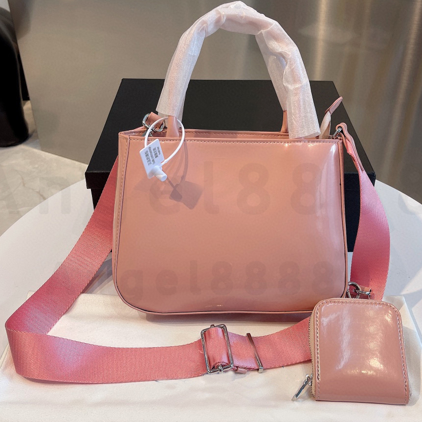 Luxury Designer Brand Fashion Shoulder mini lady Bags Handbags High Quality women chains letter purse phone Zero wallet bag all match cross body Metallic classic, No bags
Luxury Designer Brand Fashion Shoulder mini lady Bags Handbags High Quality women chains letter purse phone Zero wallet bag all match cross body Metallic classic, No bags