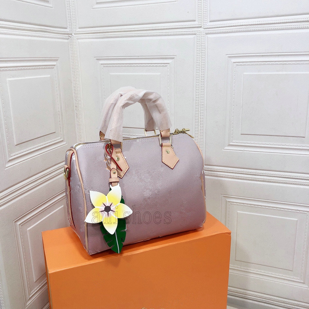 Speedy Bandouliere 25 Womens Handbag Shoulder Bags With a Leather Flower Charm Designer Canvas Nano Crossbody Key Lock Pouch Totes Purse Wallets M45722 M45724, No bag
Speedy Bandouliere 25 Womens Handbag Shoulder Bags With a Leather Flower Charm Designer Canvas Nano Crossbody Key Lock Pouch Totes Purse Wallets M45722 M45724, No bag