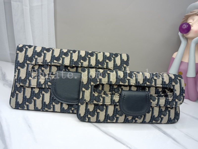 Paris designers Classic Blue Embroidered print Women's Bags Handbag ladies Leather handle flap chain Shoulder bag Tote Messenger cross-body Clutch purse, Other colors contact to me
Paris designers Classic Blue Embroidered print Women's Bags Handbag ladies Leather handle flap chain Shoulder bag Tote Messenger cross-body Clutch purse, Other colors contact to me